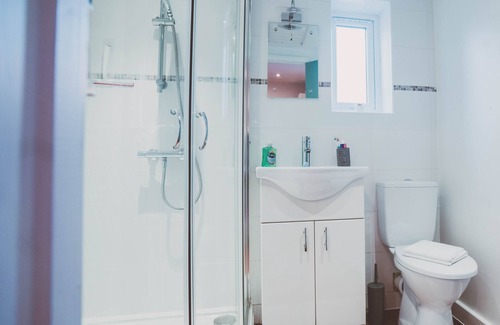 Coventry House | Comfy stay in Coventry - sleeps 6/Wi-Fi/2bathroom