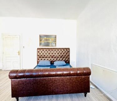 Grinzing Apartment | Comfy Studio Apt for up to 3P, 10Min to FAC Platz