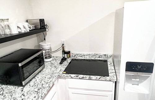 Sandy Apartment | Comfy Studio in Sandy, Utah - Pvt Entry/WFH & near Ski Area