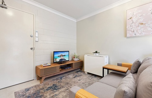 East Brisbane Apartment | Comfy Studio near Gabba with Secure Parking