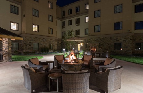 Altoona Condo | Comfy Suite | Free Breakfast, Free Wi-Fi, Indoor Pool and Hot Tub