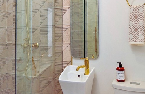Westlake Apartment | Comfy Sunlit Queen Studio! Pet friendly! Near DTLA
