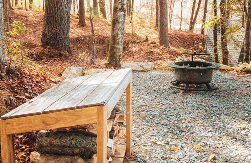 Topton Cabin | Comfy Tiny Cabin Near Lake Nantahala - The Great Smoky Mountains
