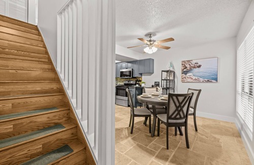 South Gate Ridge Condo | Comfy Two-Story Seahorse Haven Beach Condo
