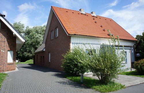 Nordholz House | Comfy vacation home on the dike + Wi-Fi + pet-friendly (HS rentable Sat to Sat)