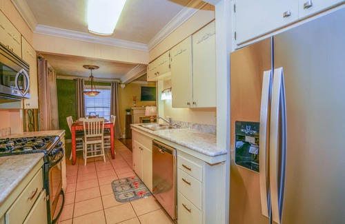 Marshall House | Comfy Whole House Near Downtown and Caddo Lake