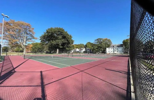 East Orange House | Comfy with Free Parking, 2 beds Near Airport, Park/Hospital!