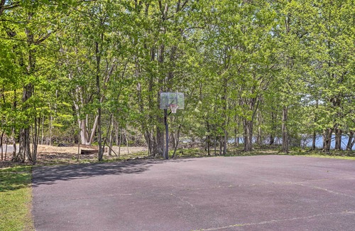 Pocono Summit Cottage | Community Beach & Lake: Pocono Summit Escape