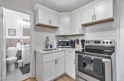 Front Park Apartment | Compact 3rd Floor Apt w/Lake Views