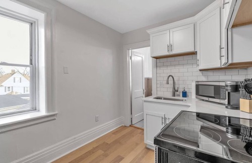 Front Park Apartment | Compact 3rd Floor Apt w/Lake Views