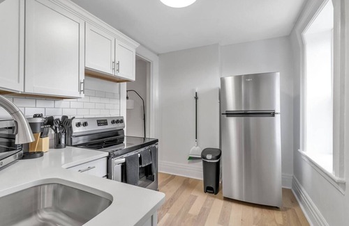 Front Park Apartment | Compact 3rd Floor Apt w/Lake Views