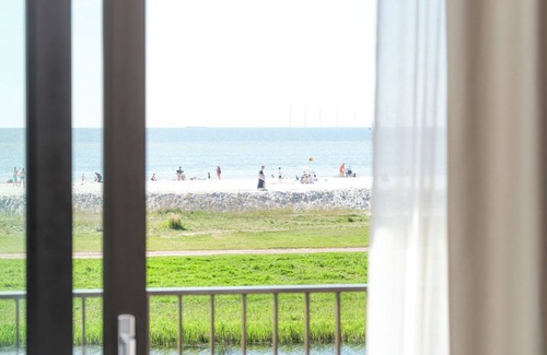 Workum Apartment | Compact and luxurious studio directly on the IJsselmeer. With private balcony or terrace, great views, and all essentials for two.