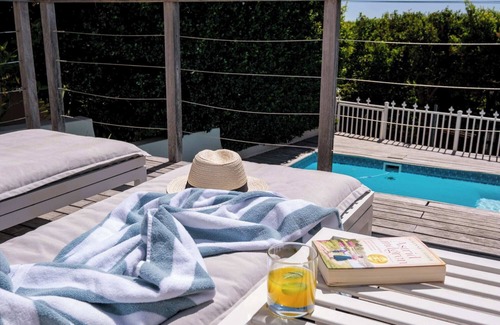 Camps Bay Apartment | Compact Camps Bay Holiday Apartment with Private Pool Sea Escape