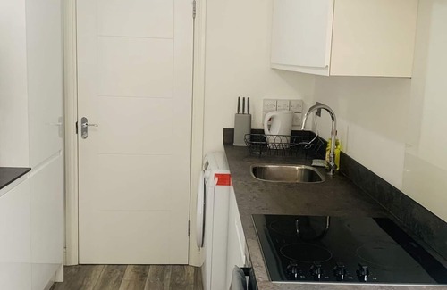 Uxbridge North Apartment | Compact Cosy Studio Apartment