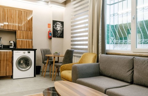 Yakuplu Apartment | Compact Flat 2 min to Metro, Near Marmara Park