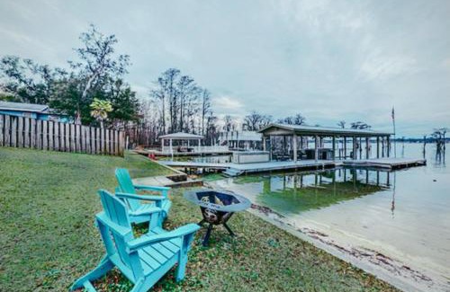 Marianna House | Compass Lake Leisure