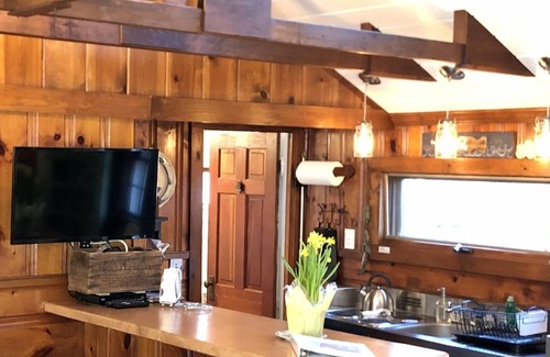 Dennis Cottage | Compass Rose Cottage ★ Steps to Flax Pond & Nature Trails ★ Kayaks