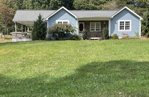 Butler House | Compass Rose: Orient yourself! 3 bedroom peaceful retreat on the lake