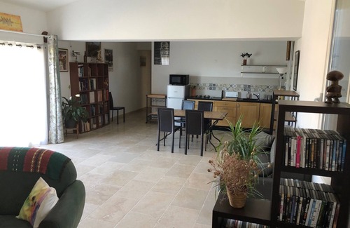 Istres House | Complete accommodation 1st floor of a Provencal house, open view of the ponds