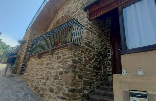Le Truel House | Complete house sleeps 5 In the center of the village of Truel, on the banks of the Tarn river