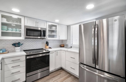 Kahaluu Bay Condo | 🏖️Complete Remodel | Ocean & Mountain Views | Concierge | Walk to Magic Sands