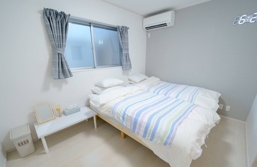 Suminoe House | Completely private room in a detached house! 3 minutes walk from the station. 10 minutes by train to Namba. One train to the airport.