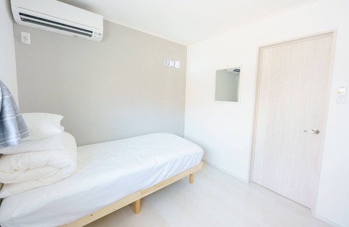 Suminoe House | Completely private room in a detached house! 3 minutes walk from the station. 10 minutes by train to Namba. One train to the airport.