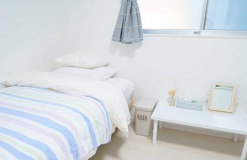 Suminoe House | Completely private room in a detached house! 3 minutes walk from the station. 10 minutes by train to Namba. One train to the airport.