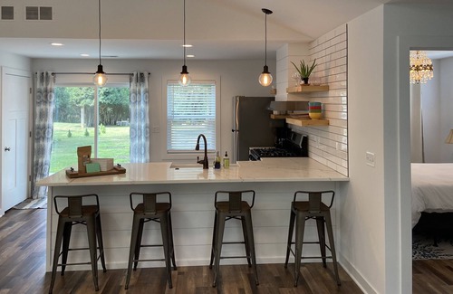 Williams Bay Cottage | Completely REBUILT 2 bed cozy cottage - walk to beach, restaurants and bars