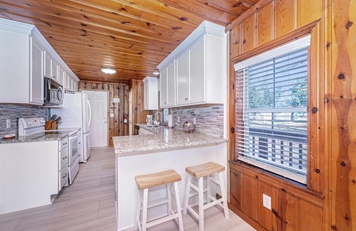 Moncks Corner Cottage | Completely renovated lake house with boat landing, dock, fire pit and deck!