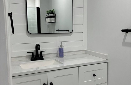 Oxford Apartment | Completely renovated apartment that is located in the heart of Downtown Oxford!