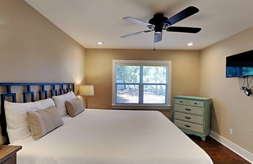 Destin House | Completely Restored Destin Home! Steps to HarborWalk and Local Dining!