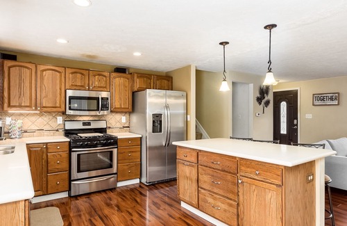 Columbus House | COMPLETELY UPDATED 4 bedroom, 2 full bath home with deck and big yard