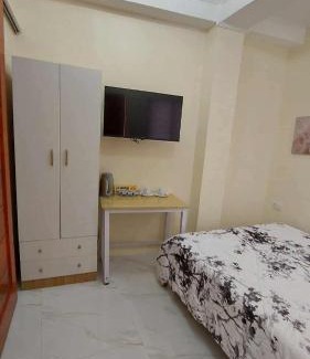 Compostela Bed & Breakfast | Compostela Guest Room #2 Terrace, Rooftop, Netflix, WiFi