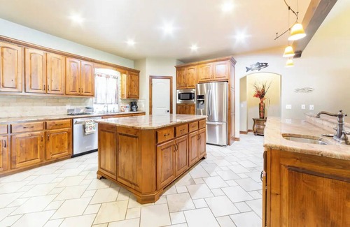 Vinita House | Compound on Lake - Gameroom/Dock/Pool/Hot tub - Sleeps 37