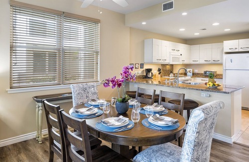 Kahaluu Bay House | 🏖️Concierge Included | Ocean View | Walk to Beach! | Cental AC