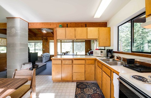 Okanogan Cabin | Conconully Cabin on 42 Private Acres Near Hiking!