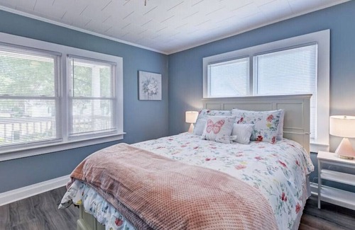 Concord House | Concord 3BR/2 Bath with King and outside fire Pit