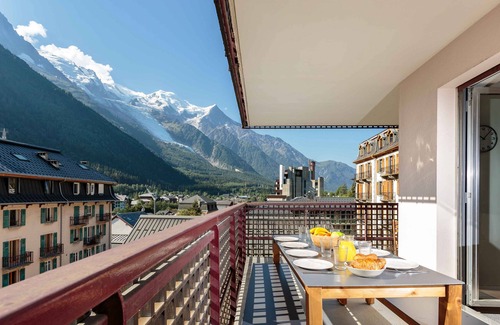 Chamonix City Centre Apartment | Concordia apartment - sleeps 8 guests in 3 bedrooms