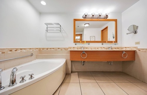San Juan Antiguo Apartment | Condado Area | Balcony with Beach & Dusk Views | On-site Pool