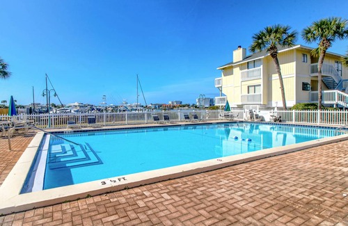 Holiday Isle Condo | Condo ∙ 2 bedrooms ∙ 6 guests
