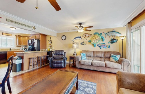 Holiday Isle Condo | Condo ∙ 2 bedrooms ∙ 6 guests
