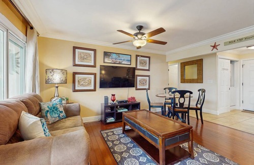Holiday Isle Condo | Condo ∙ 2 bedrooms ∙ 6 guests
