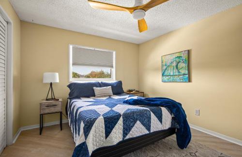 Melbourne Beach Apartment | Condo - 2 min walk to beach