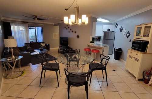 Ventura Condo | Condo/apt. near Disney, Universal, 3 pools, WIFI,free Parking !
