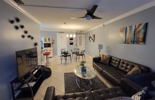 Ventura Condo | Condo/apt. near Disney, Universal, 3 pools, WIFI,free Parking !