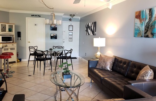 Ventura Condo | Condo/apt. near Disney, Universal, 3 pools, WIFI,free Parking !