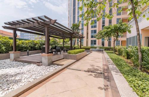 Pinagsama Apartment | Condo at Venice Mall, near Airport, BGC & Makati