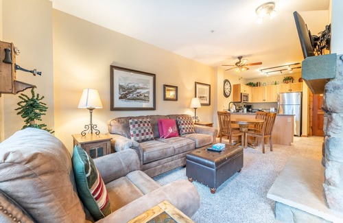 River Run Condo | Condo in River Run Village, Slope Views, Private Balcony w/Outdoor Seating!