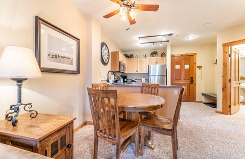 River Run Condo | Condo in River Run Village, Slope Views, Private Balcony w/Outdoor Seating!